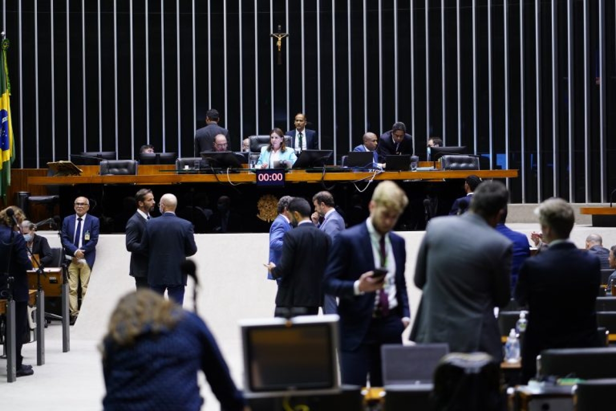 Deputada Carmen Zanotto preside a sessão do Plenário - Foto: Pablo Valadares | Câmara dos Deputados