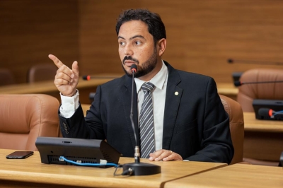 Deputado Saulo Vieira protocola projeto que regulamenta Cannabis Medicinal - Foto: Assessoria Saulo Vieira