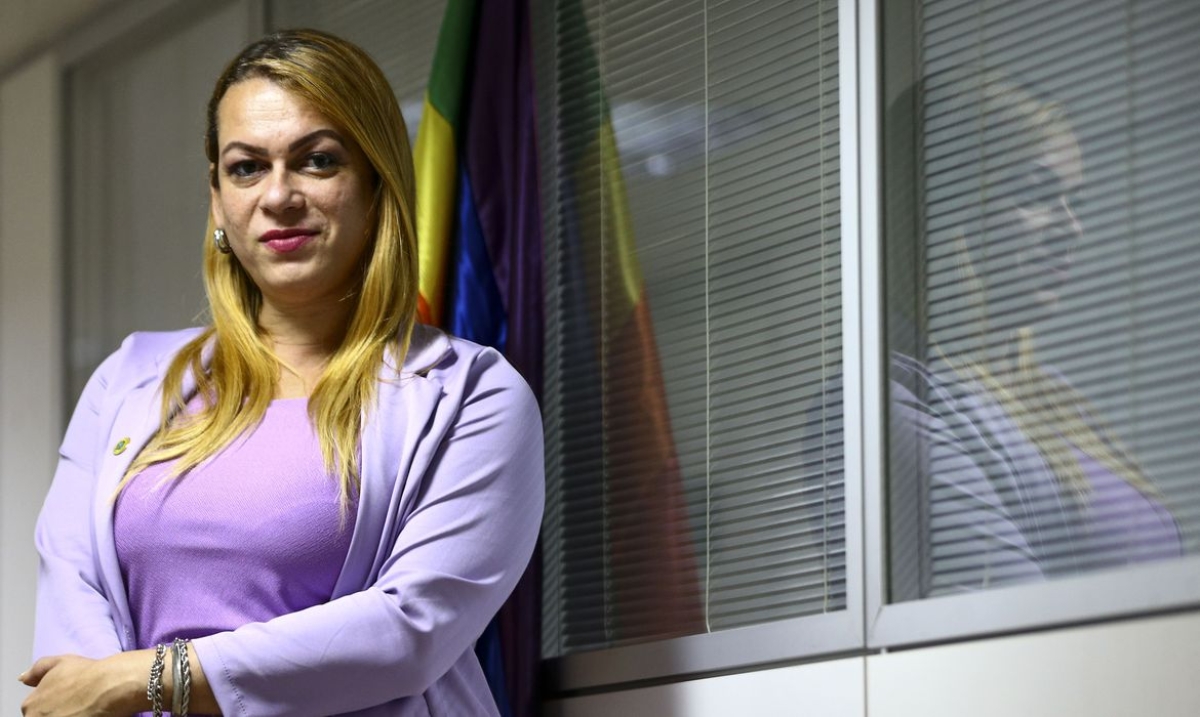 A Secretária Nacional LGBTQIA+ do Ministério dos Direitos Humanos, Symmy Larrat - Foto: Marcelo Camargo | Agência Brasil A Secretária Nacional LGBTQIA+ do Ministério dos Direitos Humanos, Symmy Larrat - Foto: Marcelo Camargo | Agência Brasil