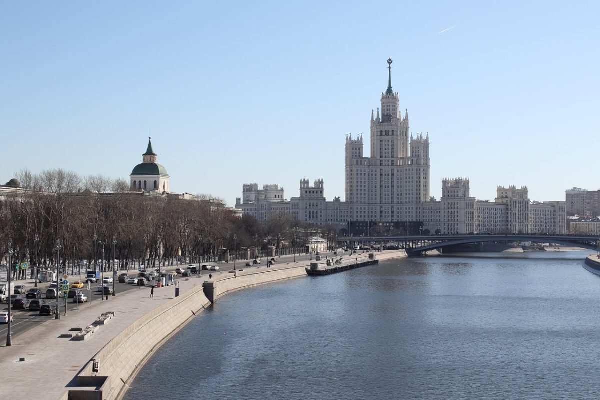 O Kotelnicheskaya se destaca no horizonte - Foto: Existe Um Lugar no Mundo