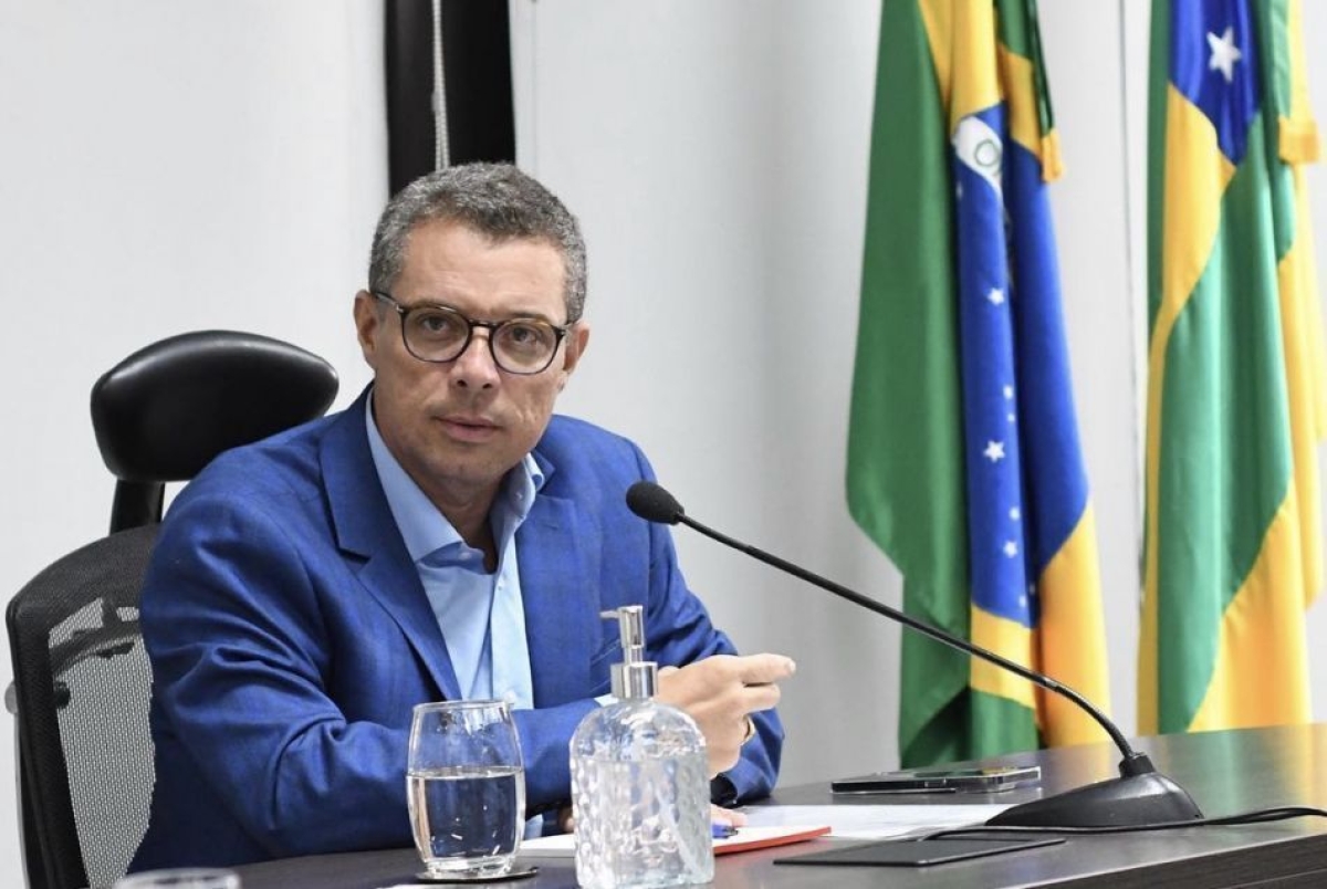 Governador anuncia reajuste de 10% para 18 mil servidores e 2,5% para os demais - Foto: Fan F1
