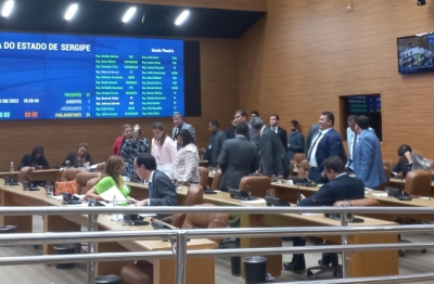 Deputados aprovam menos assistência do Ipesaúde e redução salarial dos servidores - Foto: CUT/SE Deputados aprovam menos assistência do Ipesaúde e redução salarial dos servidores - Foto: CUT/SE