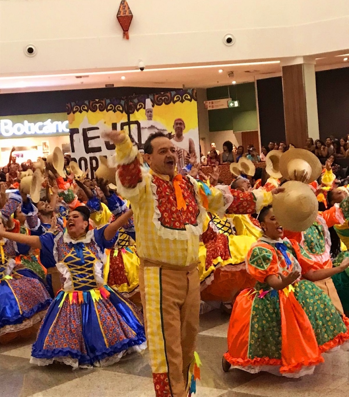 Século XX apresenta espetáculo da transição entre o tradicional e o estilizado nos festejos juninos - Foto: Assessoria