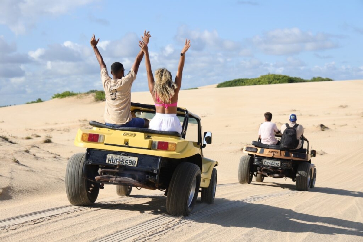 O passeio de buggy possibilita aos turistas conhecerem mais a cidade e a região - Foto: GS