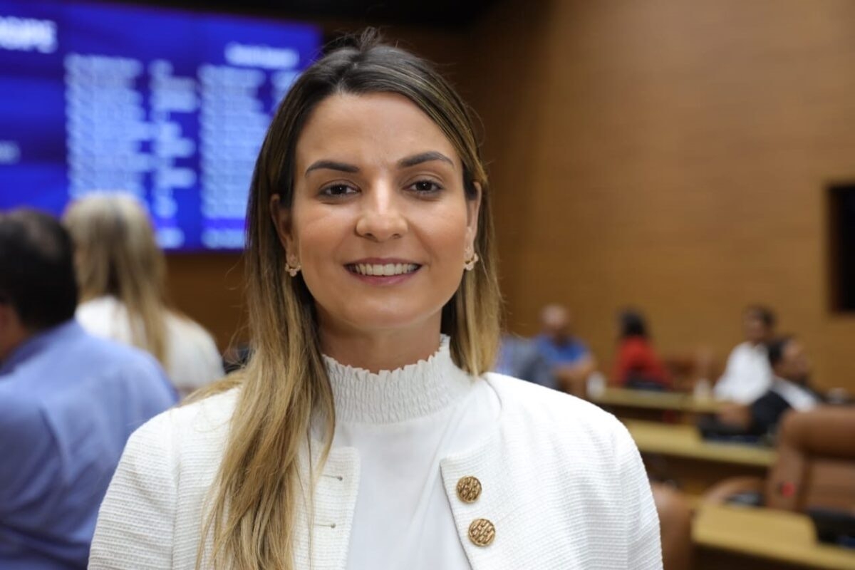 Deputada Lidiane Lucena comemora aprovação do PL que institui a Política Estadual dos Direitos da Pessoa Autista - Foto: Assessoria Lidiane Lucena Deputada Lidiane Lucena comemora aprovação do PL que institui a Política Estadual dos Direitos da Pessoa Autista - Foto: Assessoria Lidiane Lucena