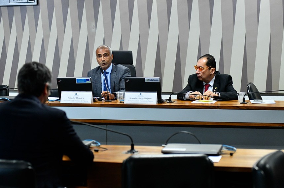 Romário, presidente da Comissão de Esporte, e Jorge Kajuru, vice, na 1ª reunião do colegiado recém-criado no Senado - Foto: Geraldo Magela | Agência Senado