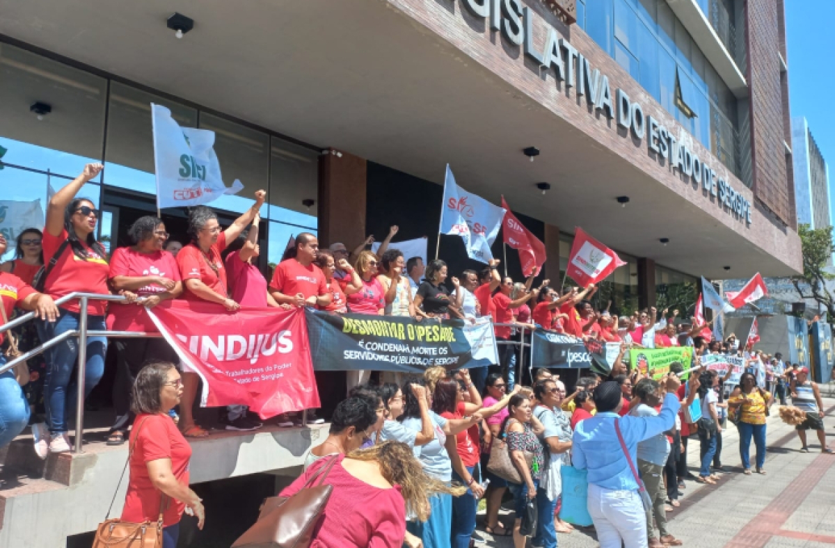 Ato conjunto na Alese luta contra privatização da saúde em Sergipe - Foto: CUT/SE
