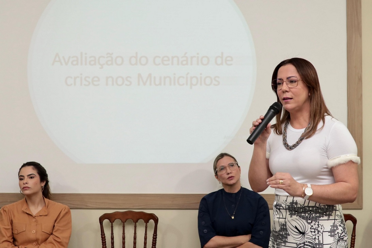 Em reunião com prefeitos sergipanos, Delegada Katarina debate queda do FPM - Foto: Assessoria Delegada Katarina Em reunião com prefeitos sergipanos, Delegada Katarina debate queda do FPM - Foto: Assessoria Delegada Katarina