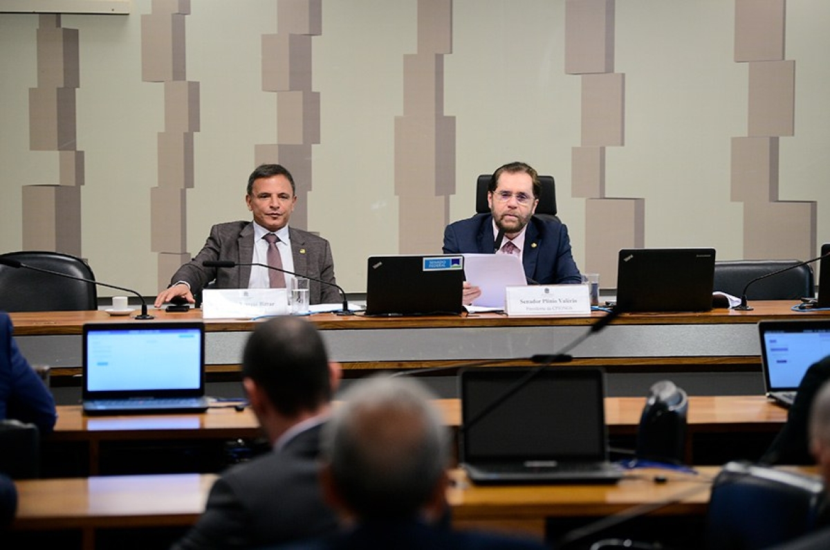 O relator da CPI, Marcio Bittar, e o presidente do colegiado, Plínio Valério, na reunião desta terça - Foto: Pedro França | Agência Senado O relator da CPI, Marcio Bittar, e o presidente do colegiado, Plínio Valério, na reunião desta terça - Foto: Pedro França | Agência Senado