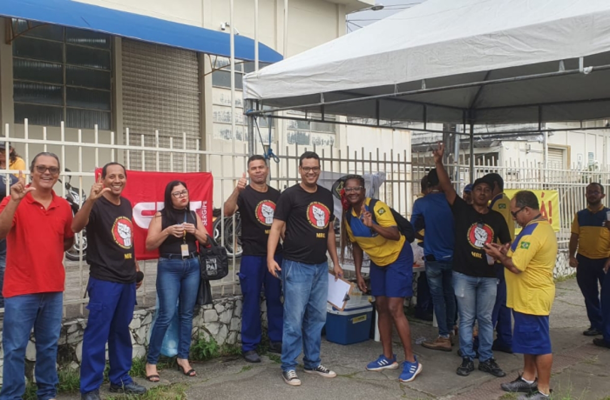 Em Ato Público, Ecetistas defendem uma proposta digna para a categoria - Foto: CUT/SE Em Ato Público, Ecetistas defendem uma proposta digna para a categoria - Foto: CUT/SE