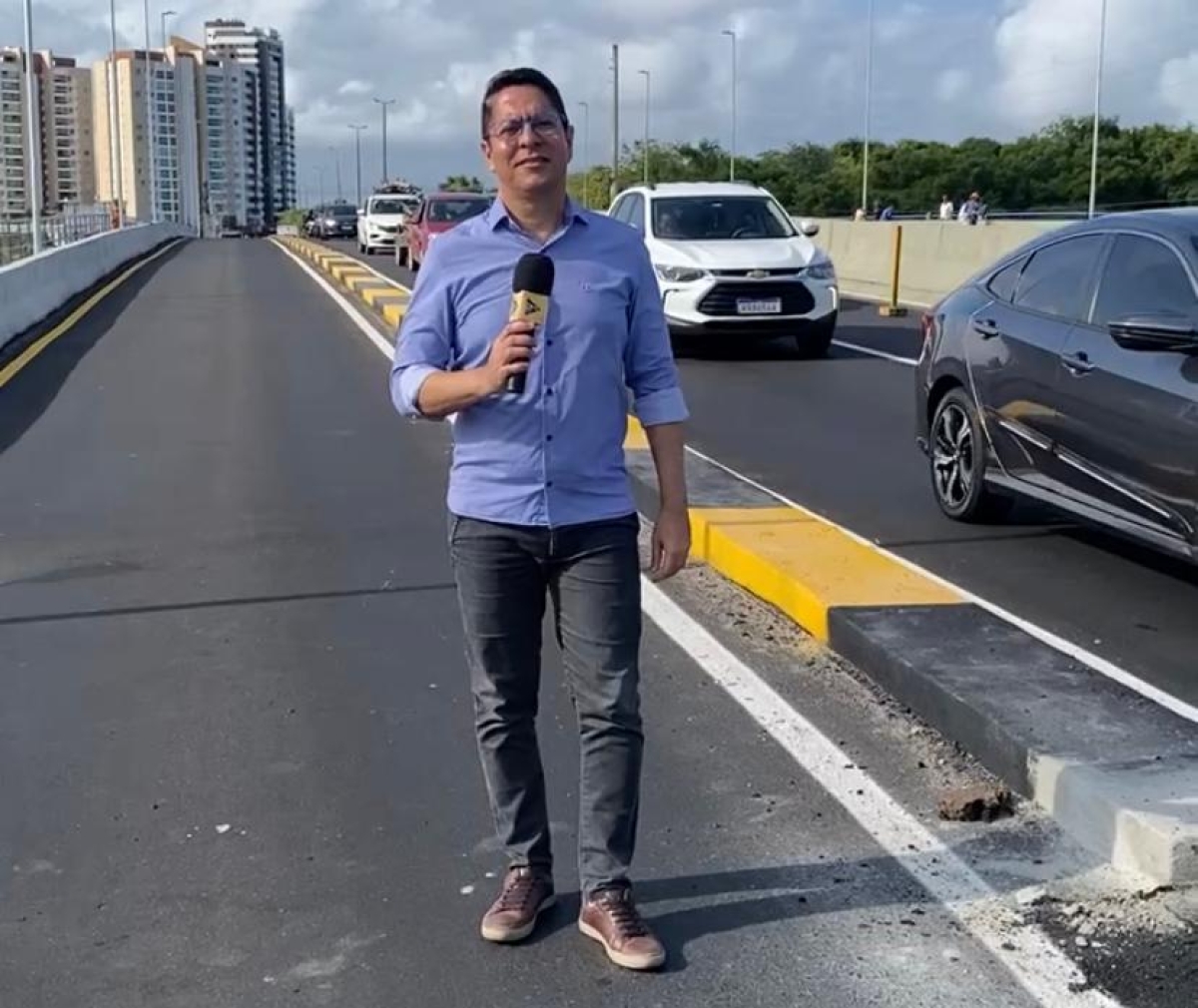 Ricardo Marques diz que barreira de concreto no meio da nova pista da ponte do Rio Poxim poderá causar acidentes - Foto: Assessoria Ricardo Marques