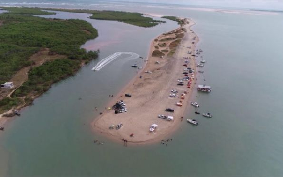 Avanço do mar leva Praia do Viral, em Aracaju, a risco de desaparecer - Foto: Turismo Sergipe | Reprodução