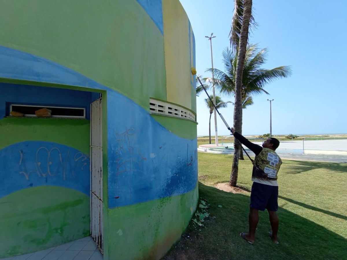 Prefeitura inicia revitalização artística em módulos de banheiro na Orla da Atalaia - Foto: Ascom Emsurb | Prefeitura de Aracaju
