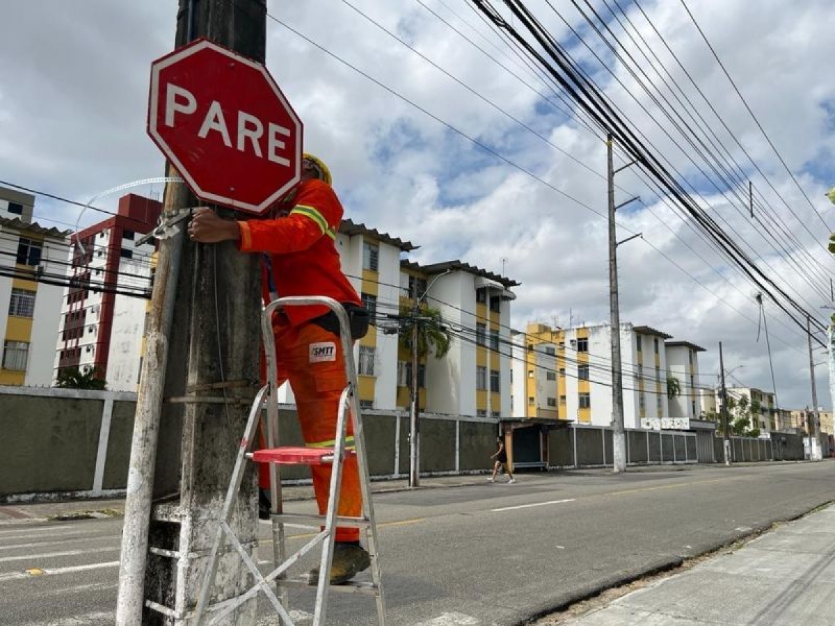 SMTT reforça sinalizações de trânsito em diversos pontos da capital - Foto: SMTT Aracaju