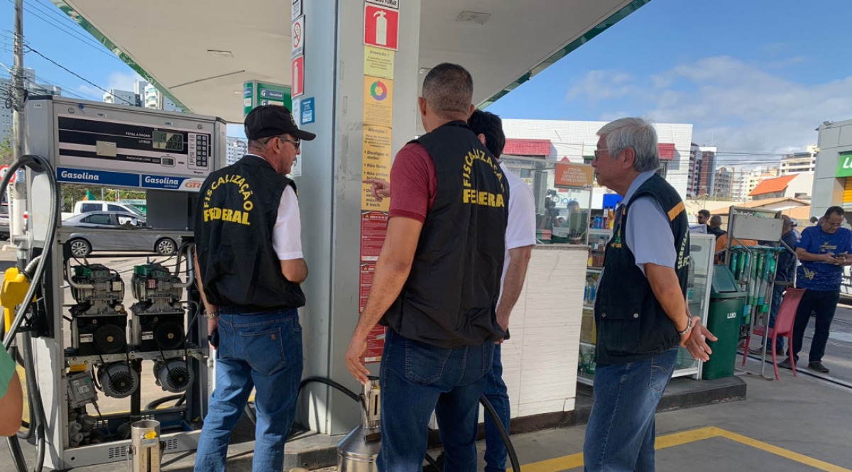 ITPS interdita bicos de abastecimento em posto de combustível de Aracaju - Foto: Gabriel Ribeiro | Governo de Sergipe