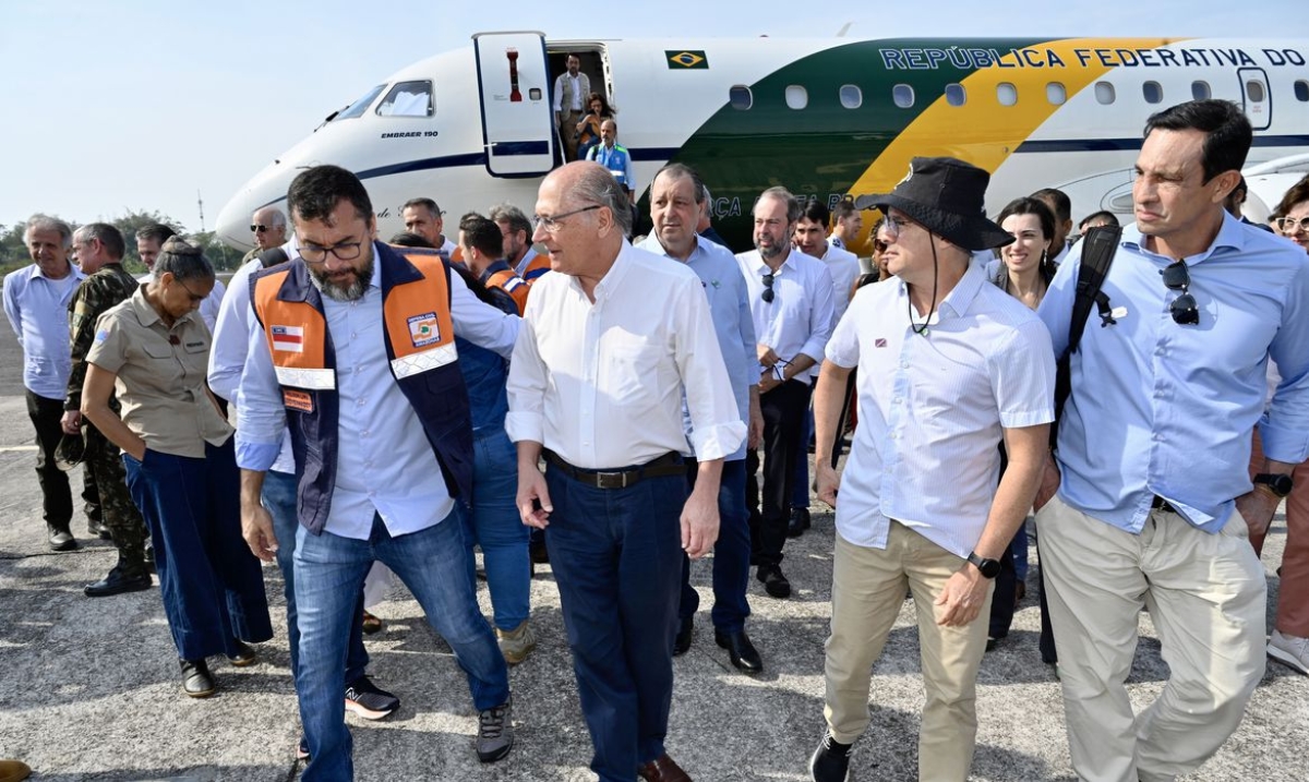 Manaus (AM), 04.10.2023 - Vice-Presidente da República, Geraldo Alckmin, acompanhado de ministros, desembarca em Manaus para visitar áreas afetadas pela forte estiagem - Foto: Cadu Gomes | VPR