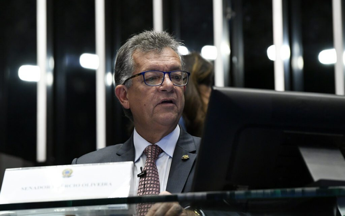 Senador Laércio Oliveira relata projeto que cria carteira nacional de radialistas - Foto: Site Laércio Oliveira