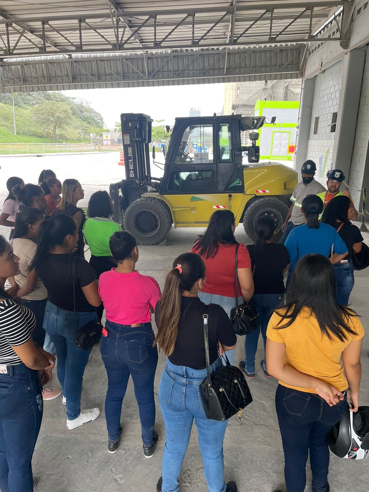 Moradoras de Laranjeiras têm aula inaugural na Votorantim Cimentos de Laranjeiras - Foto: Assessoria Votorantim Cimentos | Oficina de Comunicação