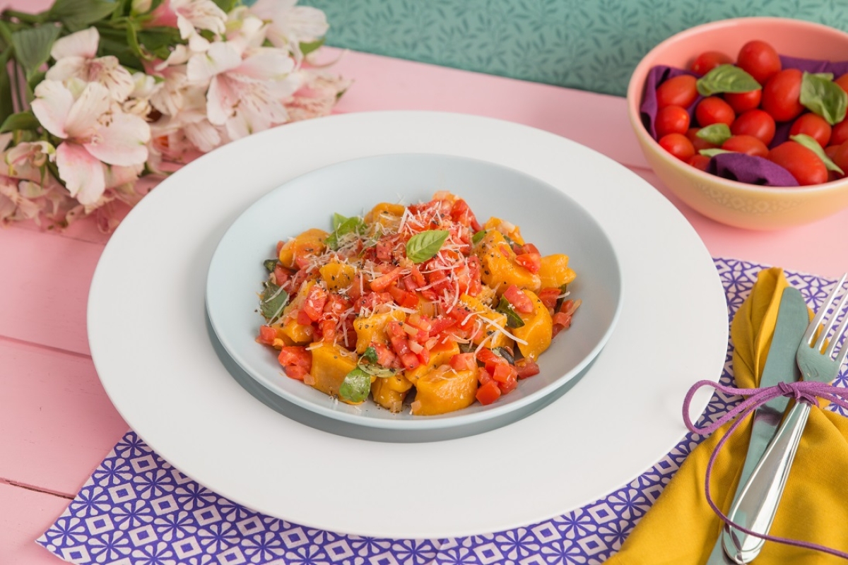 Nhoque de Abobora com Molho de Tomate e Manjericão - Foto: Marca Finna | Divulgação
