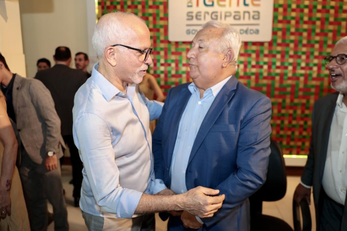 Prefeito Edvaldo Nogueira participa de lançamento de biografia sobre Jackson Barreto - Foto: Arthur DAvila | Prefeitura de Aracaju