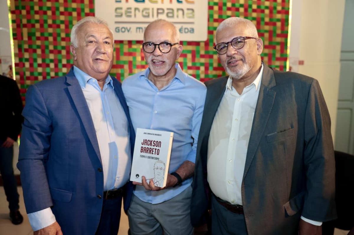 Prefeito Edvaldo Nogueira participa de lançamento de biografia sobre Jackson Barreto - Foto: Arthur DAvila | Prefeitura de Aracaju