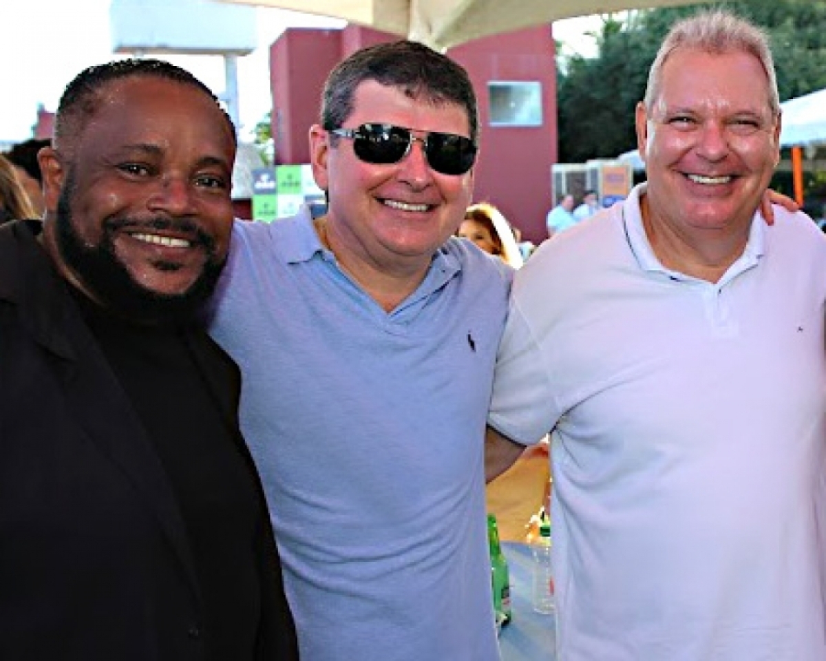 Os advogados Kleber Nascimento, Fabiano Feitosa e Alexandre Dias na tradicional feijoada da Ordem - Foto: Divulgação