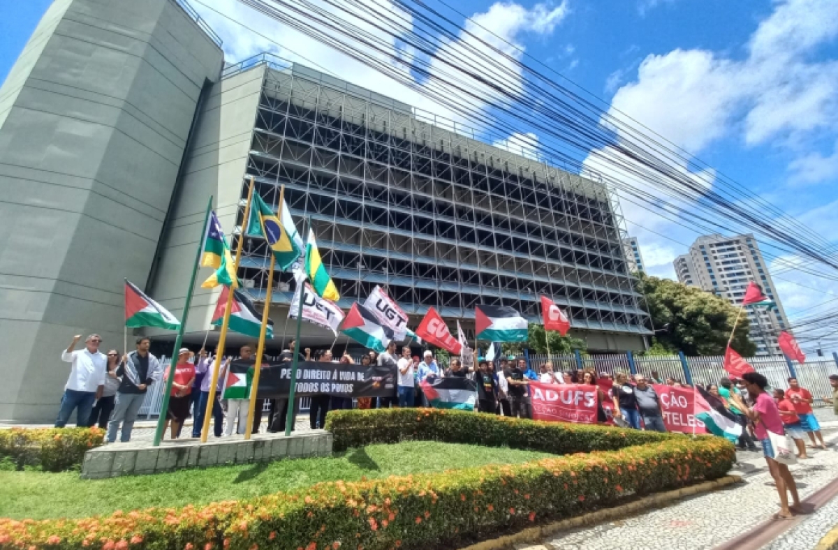 Protesto pela paz leva bandeira da Palestina ao Palácio do Governo de Sergipe - Foto: CUT/SE