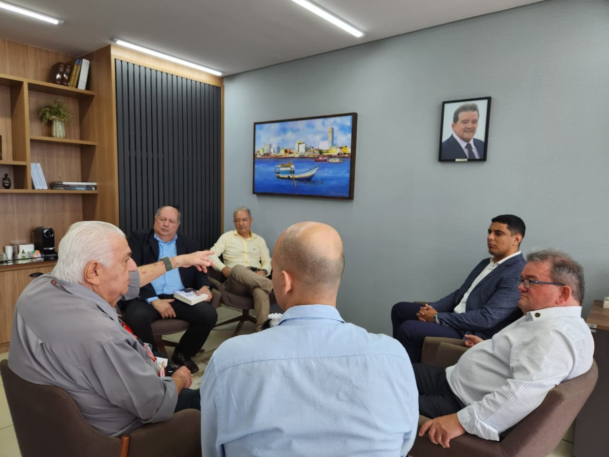 Luciano Franco Barreto, presidente da Construtora Celi, em reunião com presidente da  Fecomércio-SE - Foto: Assessoria de Comunicação Celi