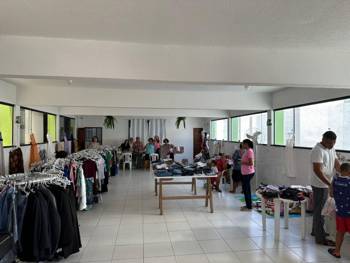 Igreja realiza bazar visando arrecadar recursos para doação de cestas básicas - Foto: Divulgação
