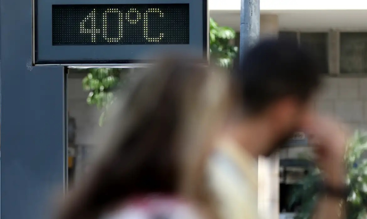 Rio de Janeiro (RJ), 24/08/2023 - Termômetro, no centro da cidade, chega a marcar 40 graus em meio a forte onda de calor - Foto: Tânia Rêgo | Agência Brasil