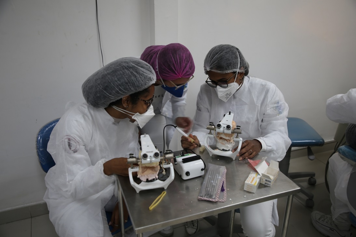 Em todos os cursos de graduação e de pós-graduação da Unit, os alunos têm a oportunidade de aprender na prática e viver o dia-a-dia de cada profissão - Foto: Asscom Unit