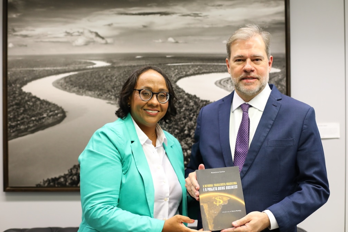 Ministro Dias Toffoli recebe auditora e professora de direito Roseniura Santos, em Brasília - Foto: Júlio Dutra