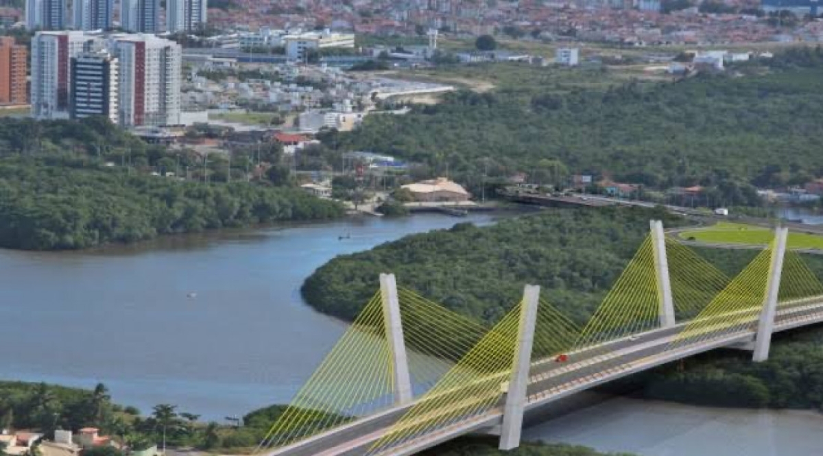 Projeção da ponte que será construída pelo Governo de Sergipe interligando os bairros Inácio
Barbosa e Coroa do Meio - Foto: Governo de Sergipe