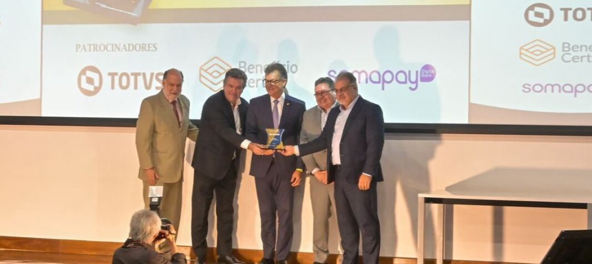 Senador Laércio Oliveira recebe em São Paulo prêmio de Destaque Parlamentar - Foto: Site Laércio Oliveira