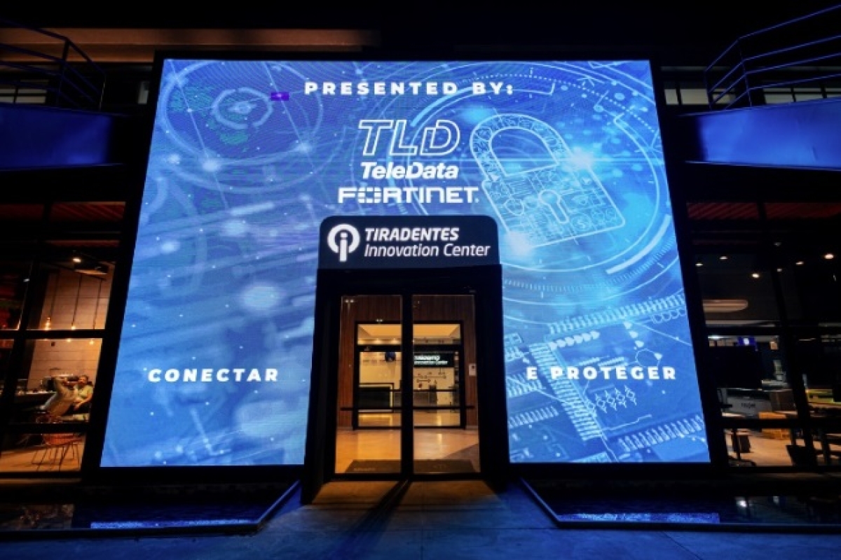 Entrada do Tiradentes Innovation Center que agora abriga a �??Arena Fortinet TLD TeleData�?� - Foto: Ascom Unit
