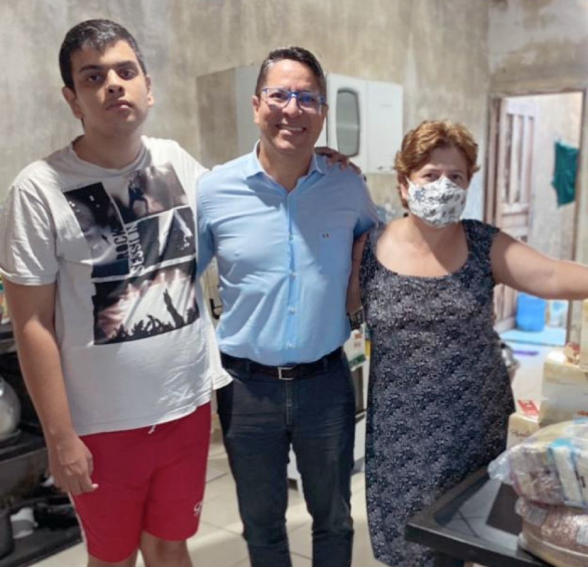 Vereador Ricardo Marques comemora sanção da Lei Cleyton Rafael, que prioriza atendimento médico de pessoas com TEA em Aracaju - Foto: Assessoria Ricardo Marques