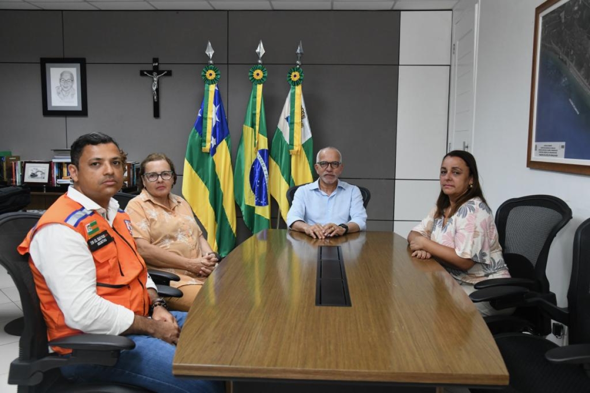 Prefeito Edvaldo Nogueira anuncia concessão de auxílio emergencial para vítimas do desabamento - Foto: Ana Lícia Menezes | Prefeitura de Aracaju
