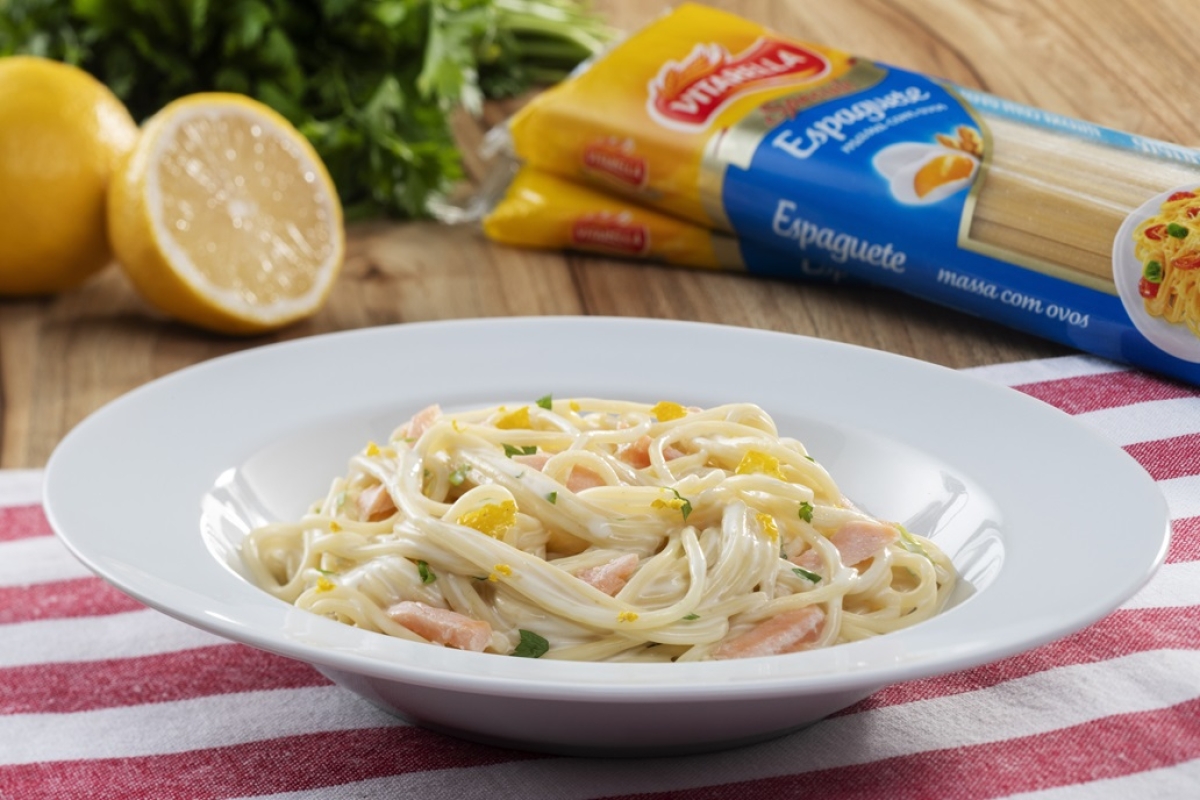 Espaguete com Salmão e toque de Limão Siciliano - Foto: Marca Vitarella | Divulgação Espaguete com Salmão e toque de Limão Siciliano - Foto: Marca Vitarella | Divulgação