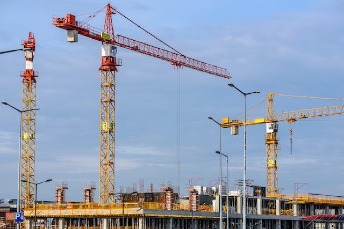 Os chamados Fundos Imobiliários (FIIs), que reúnem recursos de investidores para aplicação em investimentos imobiliários, como compra e construção de imóveis - Foto: PhotoMIX Company | Pexels