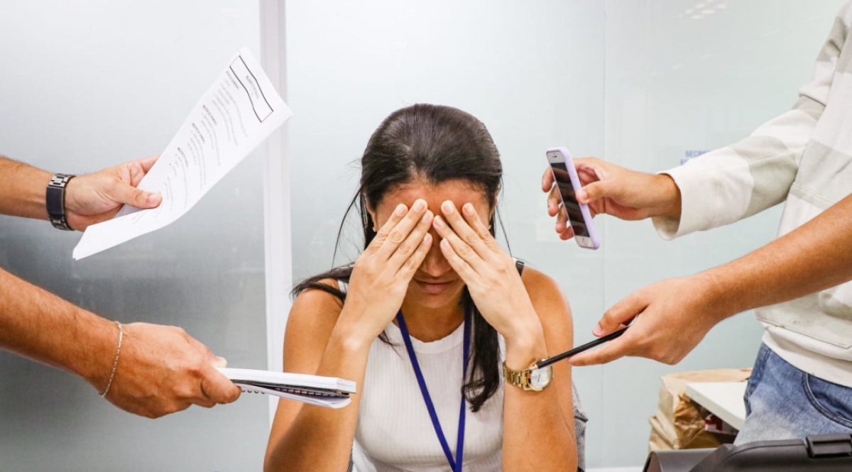 Nervosismo, sofrimentos psicológicos e problemas físicos, como dor de barriga, cansaço
excessivo e tonturas, falta de energia, são alguns dos sintomas da estafa prossional - Foto:
Ascom | SES | Governo de Sergipe