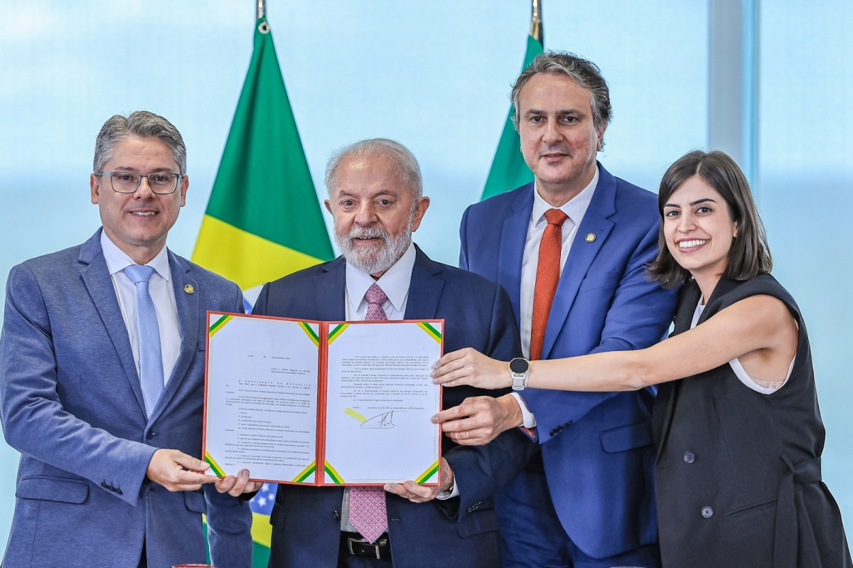Lula sanciona lei do senador Alessandro que garante apoio à saúde mental na comunidade escolar - Foto: Ricardo Stuckert