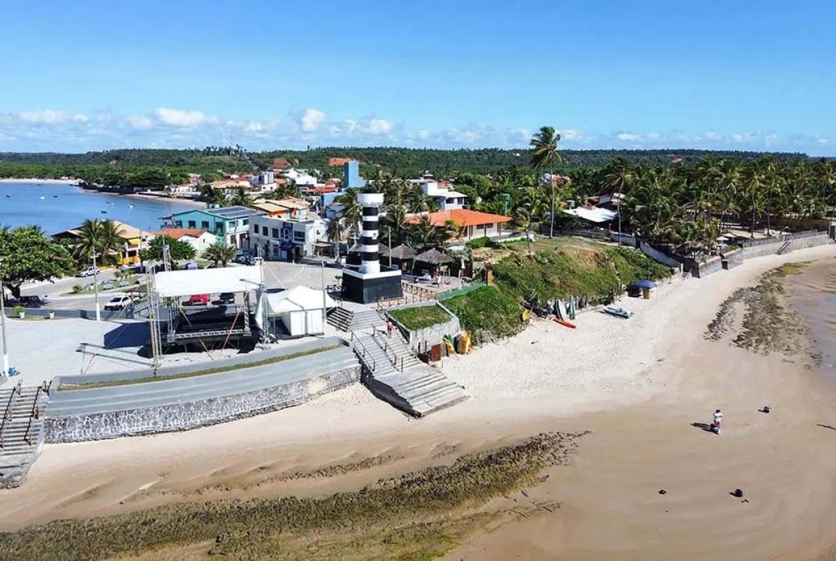 Coruripe vista de cima e o farol do Pontal - Foto: Existe Um Lugar no Mundo