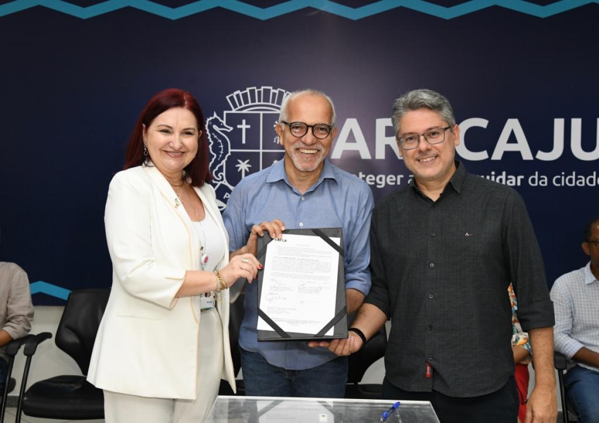 Prefeito de Aracaju celebra contratos com a Caixa para construção de seis unidades da Assistência Social - Foto: Ana Lícia Menezes | Prefeitura de Aracaju