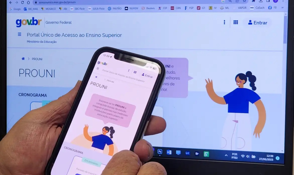Brasília, 27/06/2023 - O Programa Universidade Para Todos (Prouni) oferta bolsas de estudo, integrais e parciais (50% do valor da mensalidade do curso), em cursos de graduação e sequenciais de formação específica, em instituições de educação superior privadas. As inscrições podem ser feitas pelo celular ou pelo computador - Foto: Rafa Neddermeyer | Agência Brasil