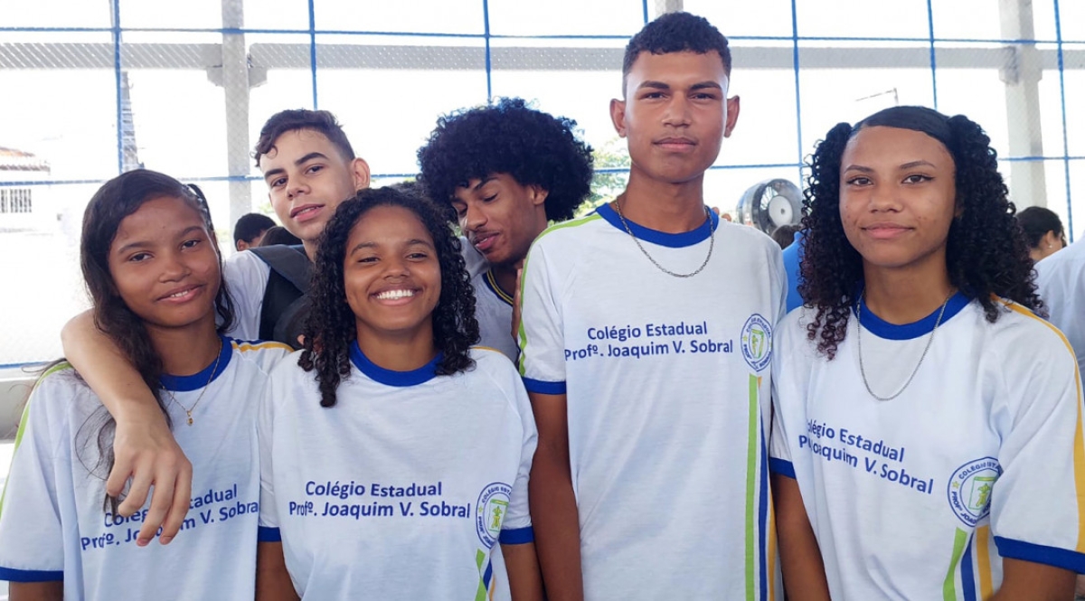 Alunos do Colégio Estadual Joaquim Vieira Sobral comemoram novo espaço - Foto: Maria Odília | Governo de Sergipe
