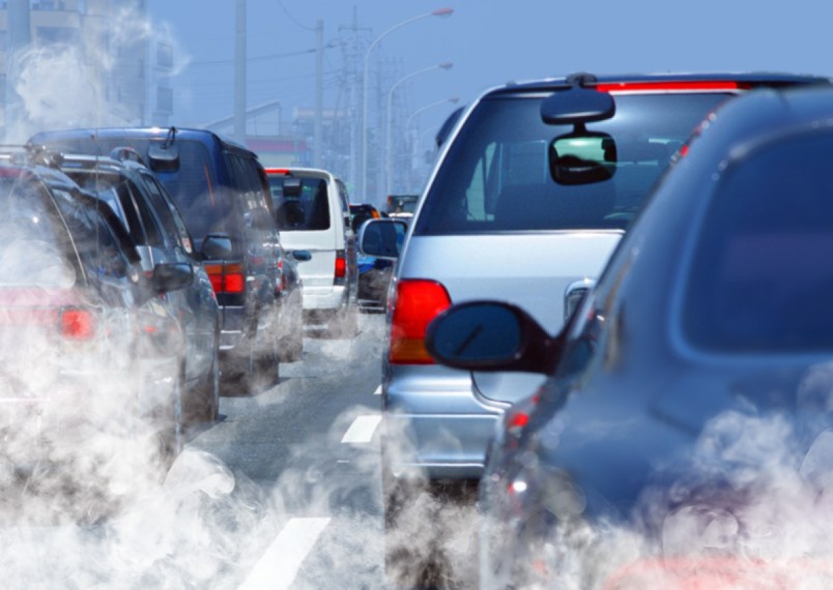 Projeto em análise na comissão busca conter emissão de dióxido de carbono proveniente de combustíveis fósseis - Foto: Stock Photos