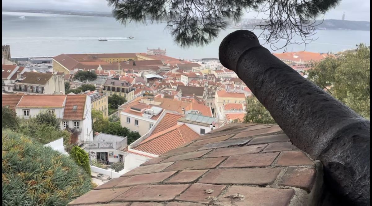 O Castelo de São Jorge rende belíssimas vistas - Foto: Carla Passos