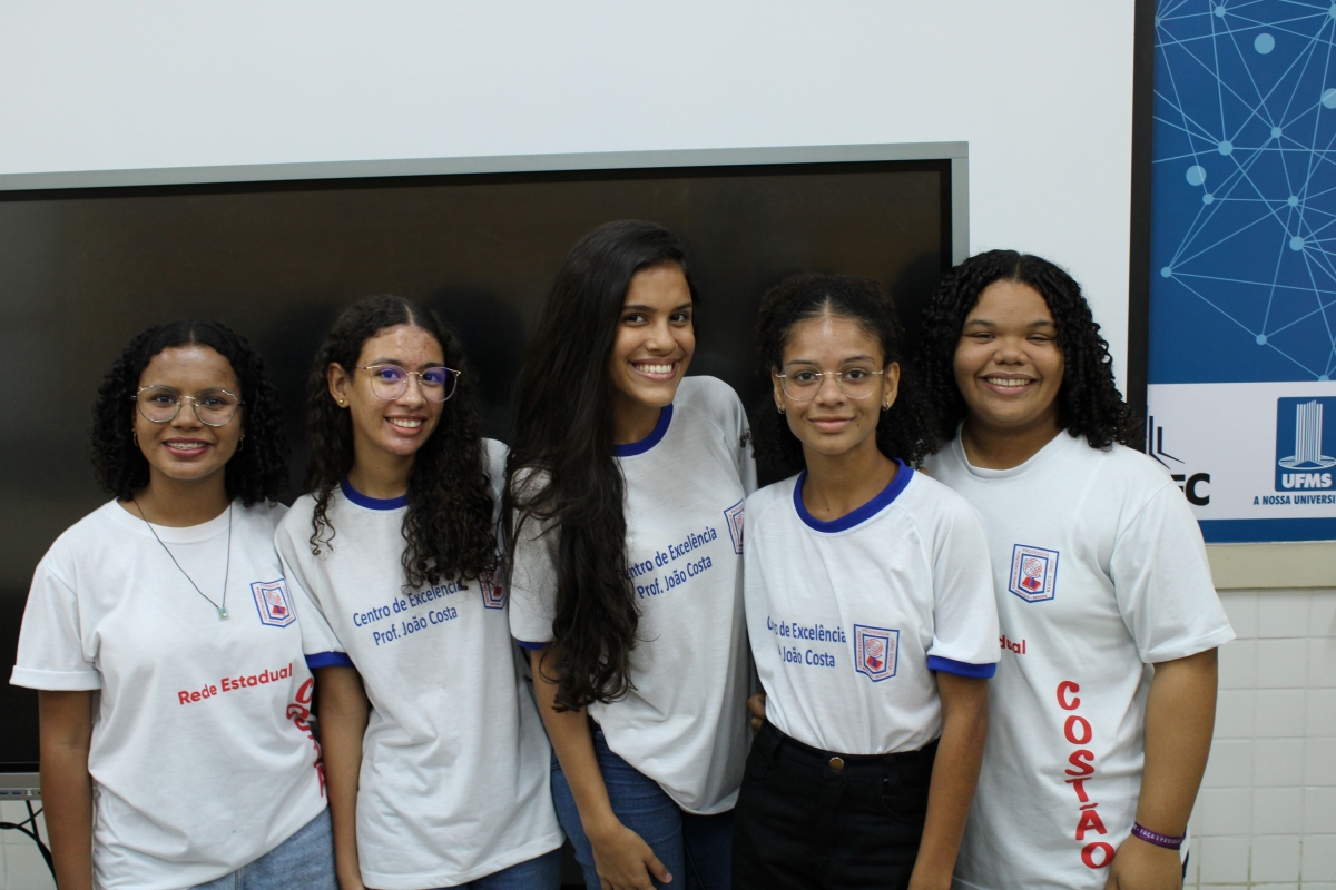 Aplicativo desenvolvido por grupo de meninas no Centro de Excelência João Costa trabalha o protagonismo feminino - Foto: Artur Dias/Ascom Seduc

