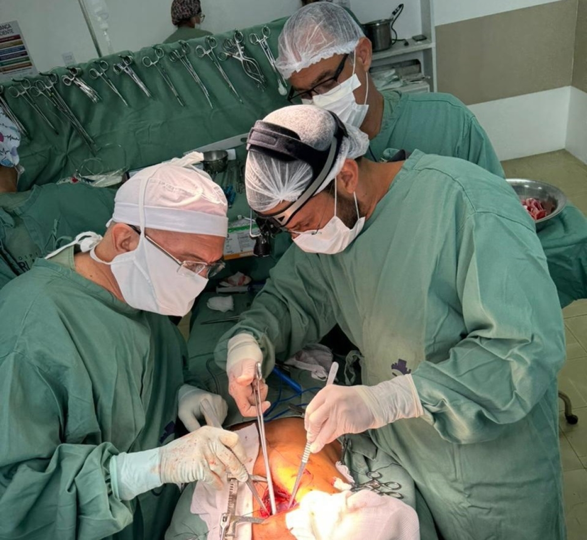 Equipe de cirurgia cardiovascular em ação - Foto: Assessoria de Comunicação/Hospital de Cirurgia