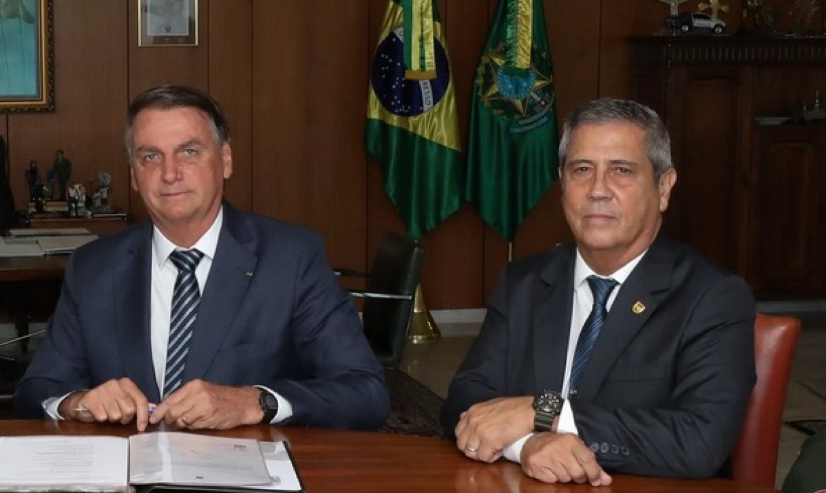 Ex-presidente Jair Bolsonaro e o general Walter Braga Netto  - Foto: Clauber Cleber Caetano/PR